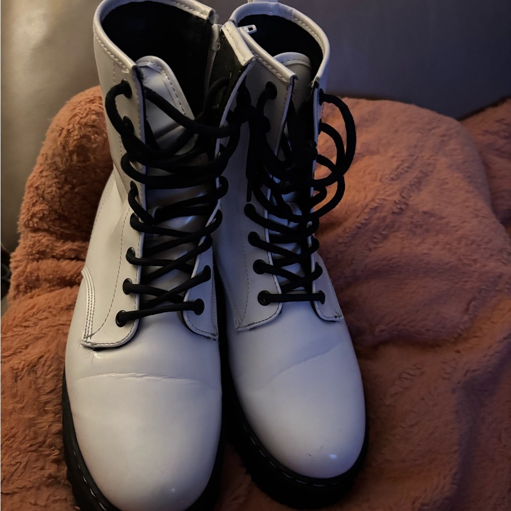 Steve Madden White and Black Combat Boots GUC